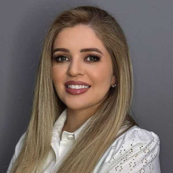 doutora aline paula